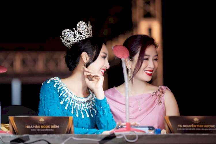 Dr. Nguyen Thu Huong excellently fulfilled the role of judge for the Miss Tourism Vietnam 2022 grand finale 